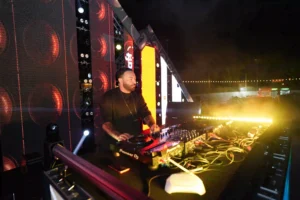 Outdoor DJ concert in Abu Dhabi .